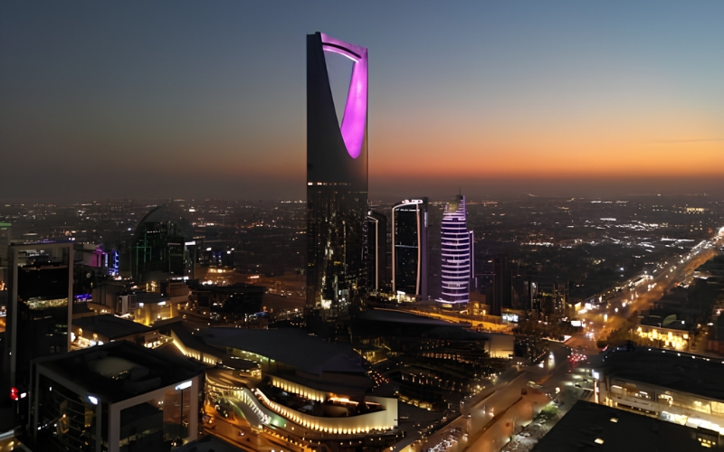 Riyadh’s Kingdom Centre Directs Office Tenants to Work Remotely Amid Houthi Attacks
