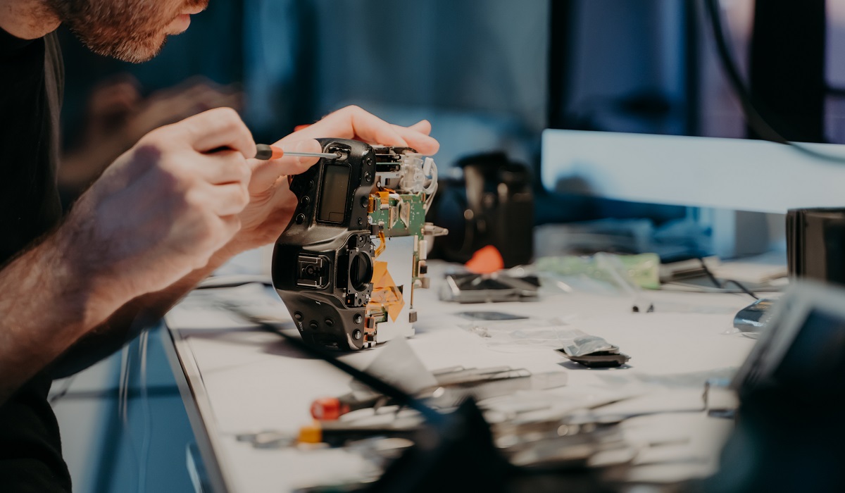 Outsourcing electrical technician in Qatar