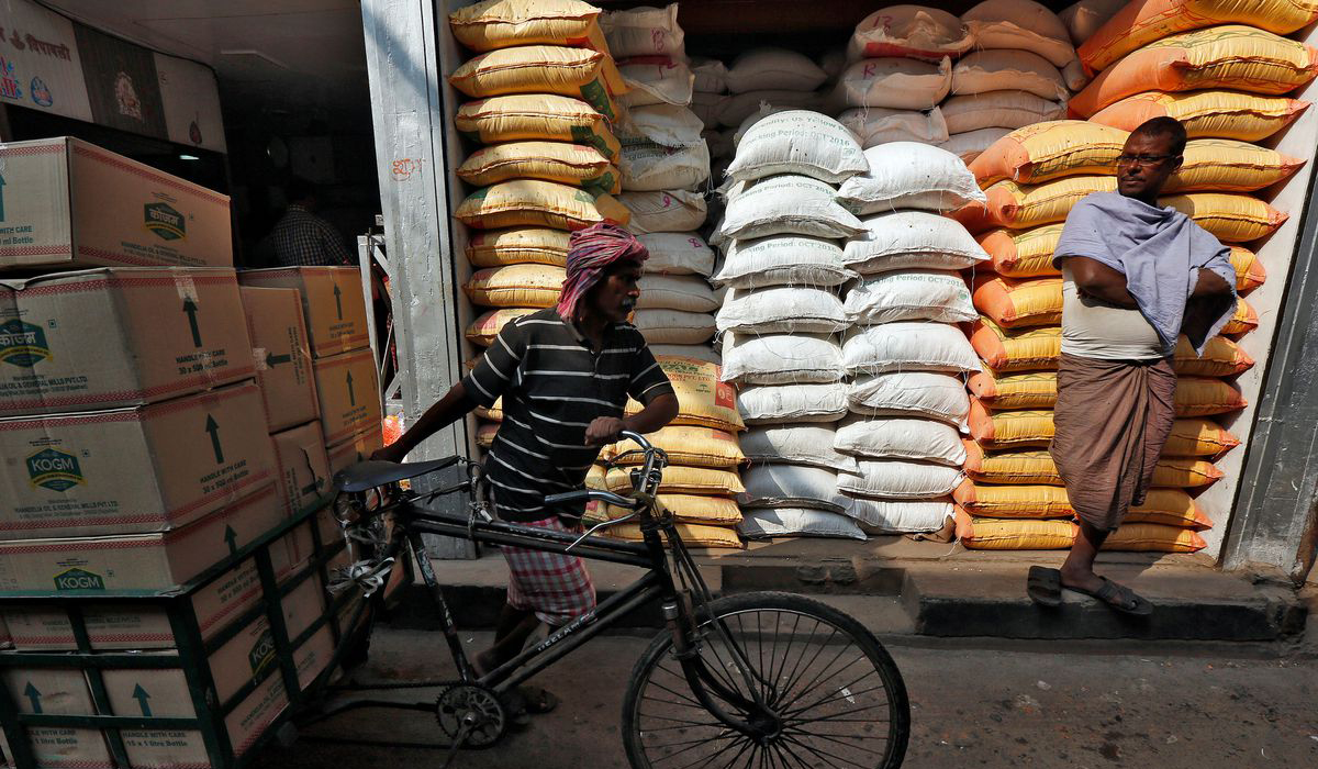 India cuts import taxes on vegetable oils to calm prices
