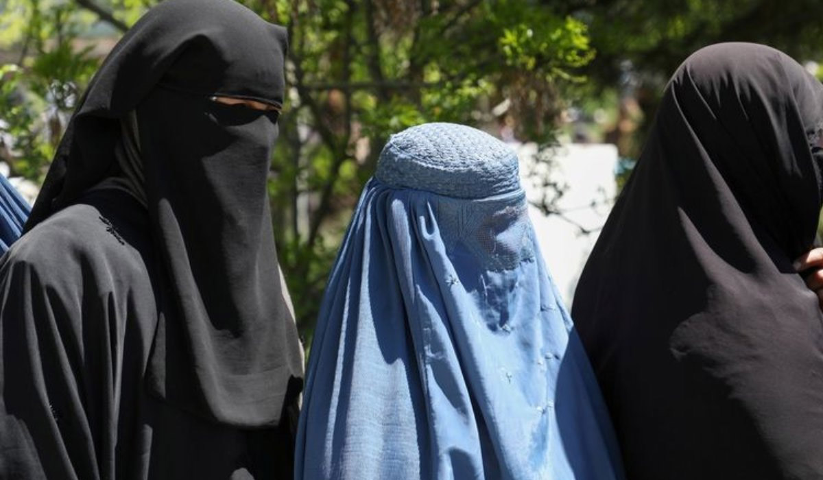 Afghan women forced from banking jobs as Taliban take control