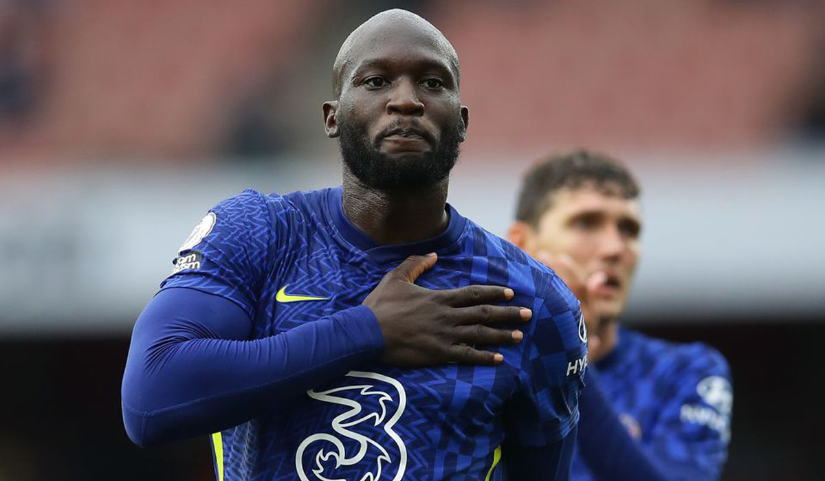 Returning hero Lukaku sets Chelsea on way to 2-0 win at Arsenal
