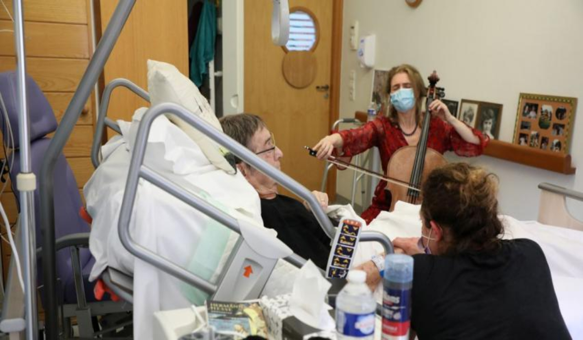 'Music soothes pain': Paris cellist plays for end-of-life patients