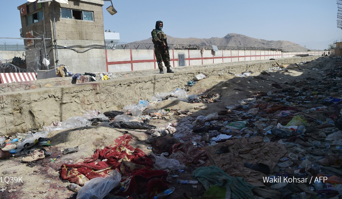 US strikes IS target in Afghanistan, pushes airlift into final stage